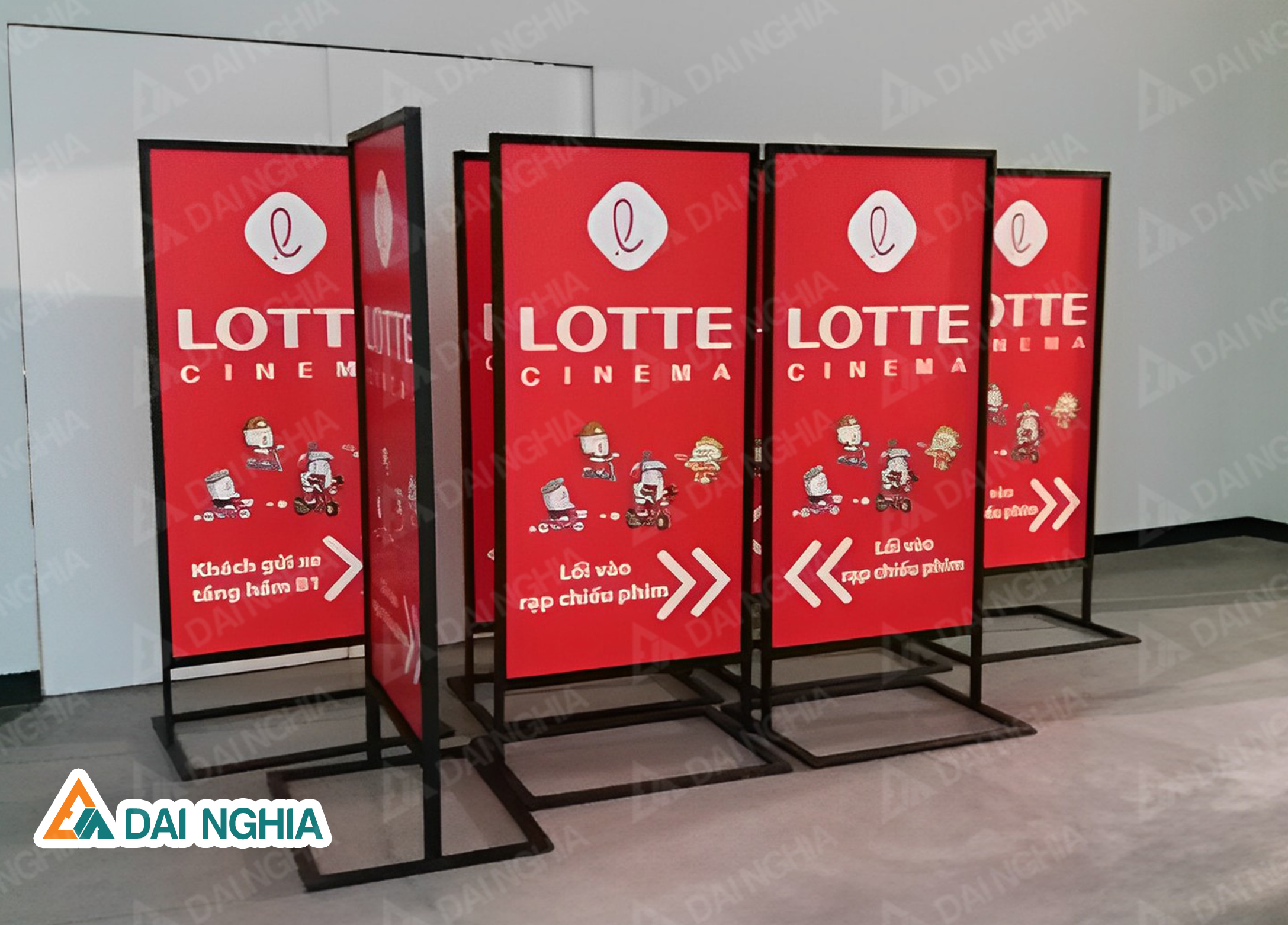 In Standee chân sắt ở Lotteria