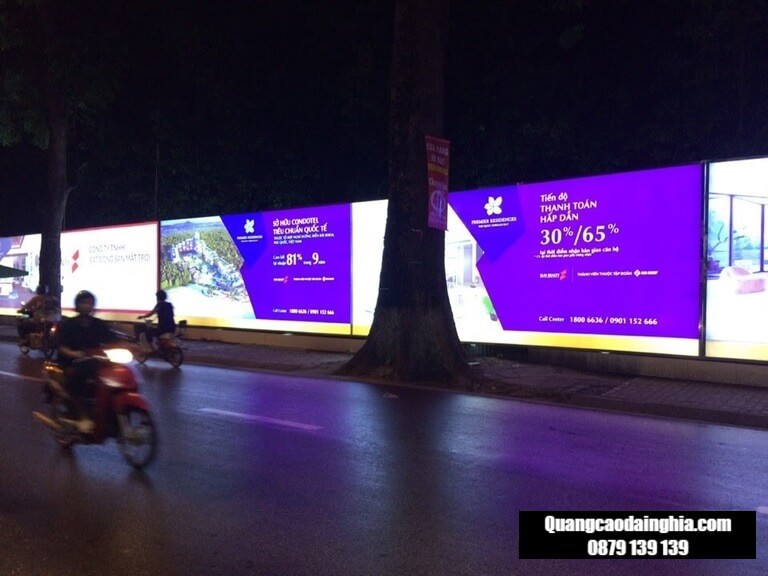 Thi công hộp đèn quảng cáo Thủ Đức Hiflex tiếp thị trên đường phố 