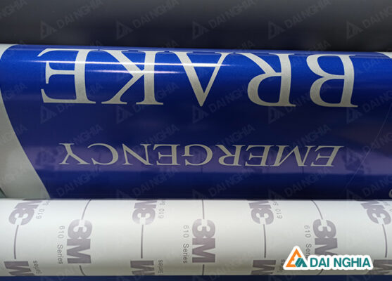 hiệu ứng ánh sáng trên decal phản quang