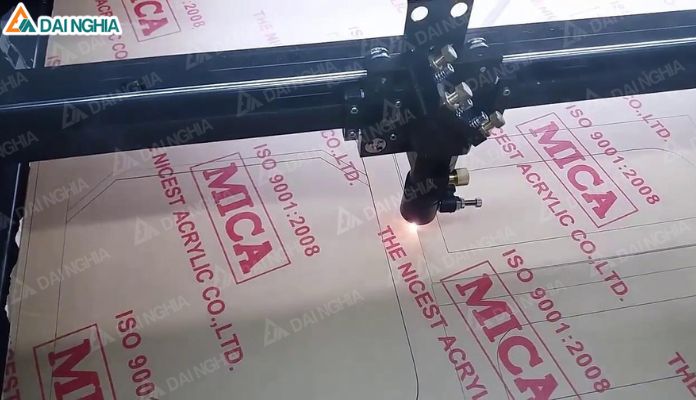 Gia công cắt Laser Mica với công nghệ hiện đại